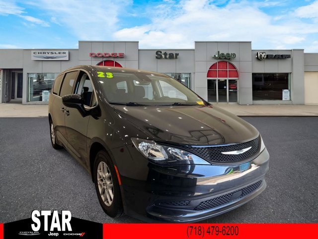 2023 Chrysler Voyager LX's photo
