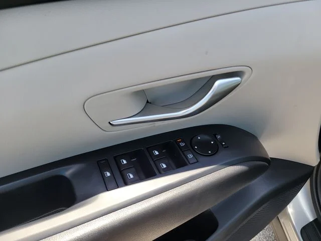 Used 2025 Silver Hyundai SE image 17
