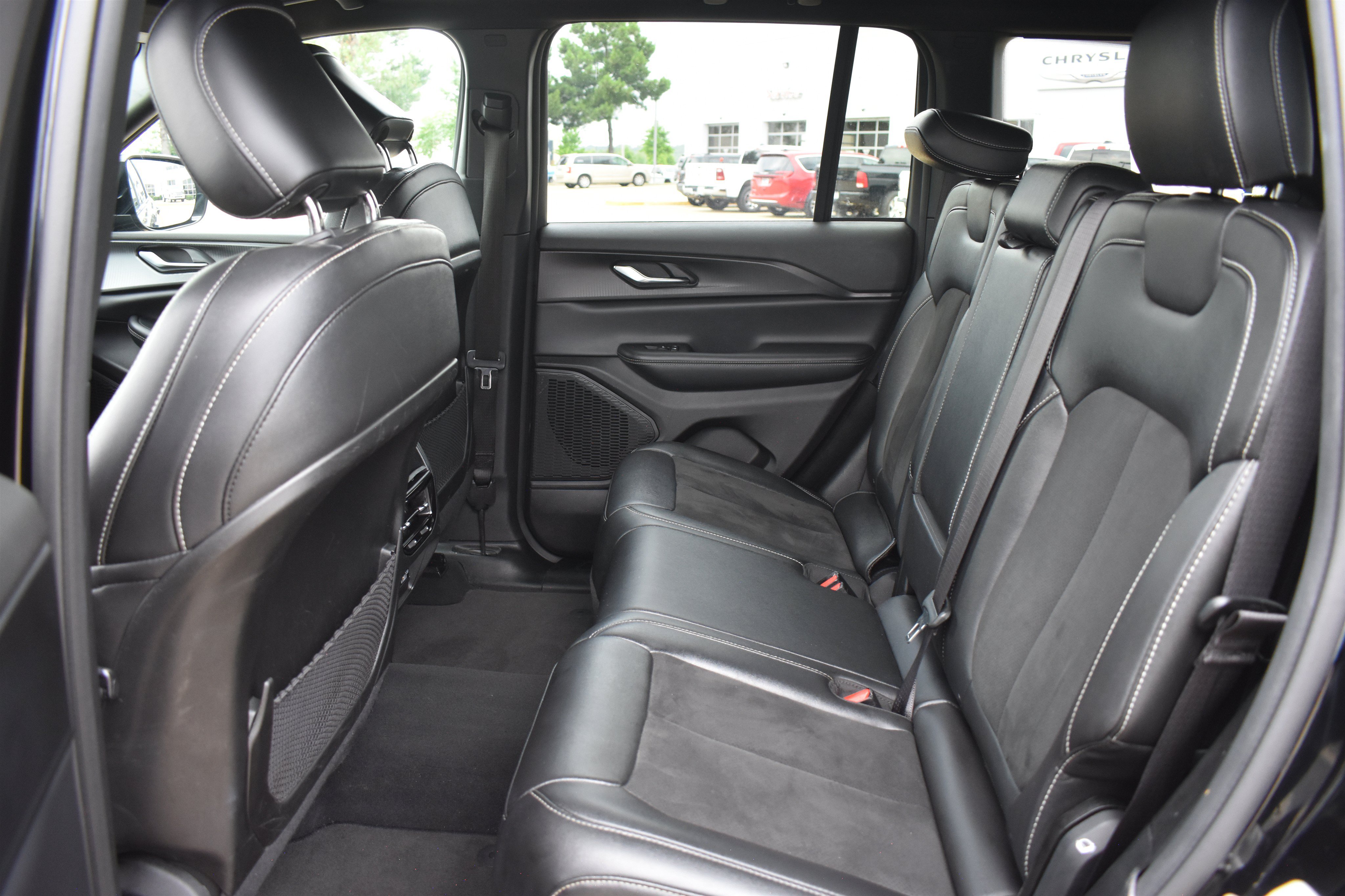 Used 2024 Diamond Black Crystal Pearlcoat Jeep Altitude image 14