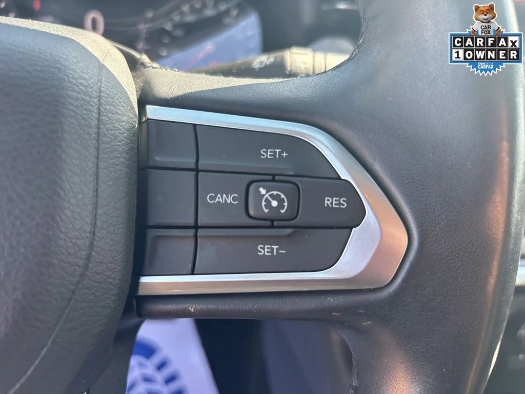 Used 2022 Silver Jeep Latitude Lux image 16