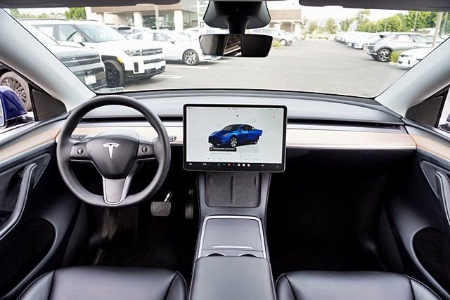 Used 2024  Tesla Long Range image 21