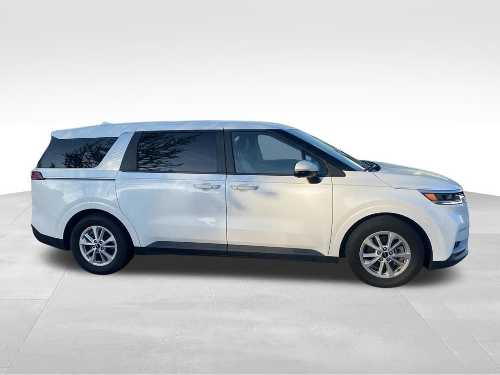 Used 2024 White Kia LX image 17