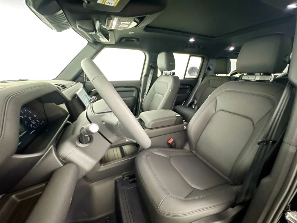 New 2026 Santorini Black Land Rover X-Dynamic SE image 21