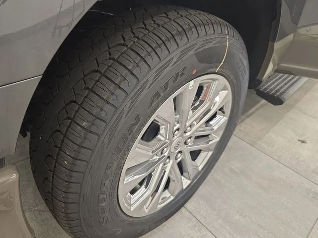New 2026 Carbonized Gray Metallic Ford King Ranch® image 48