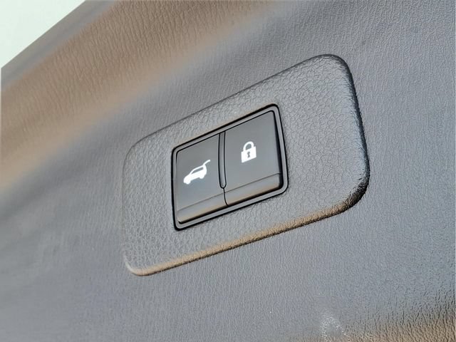 Used 2024 White Nissan Platinum 2WD image 26