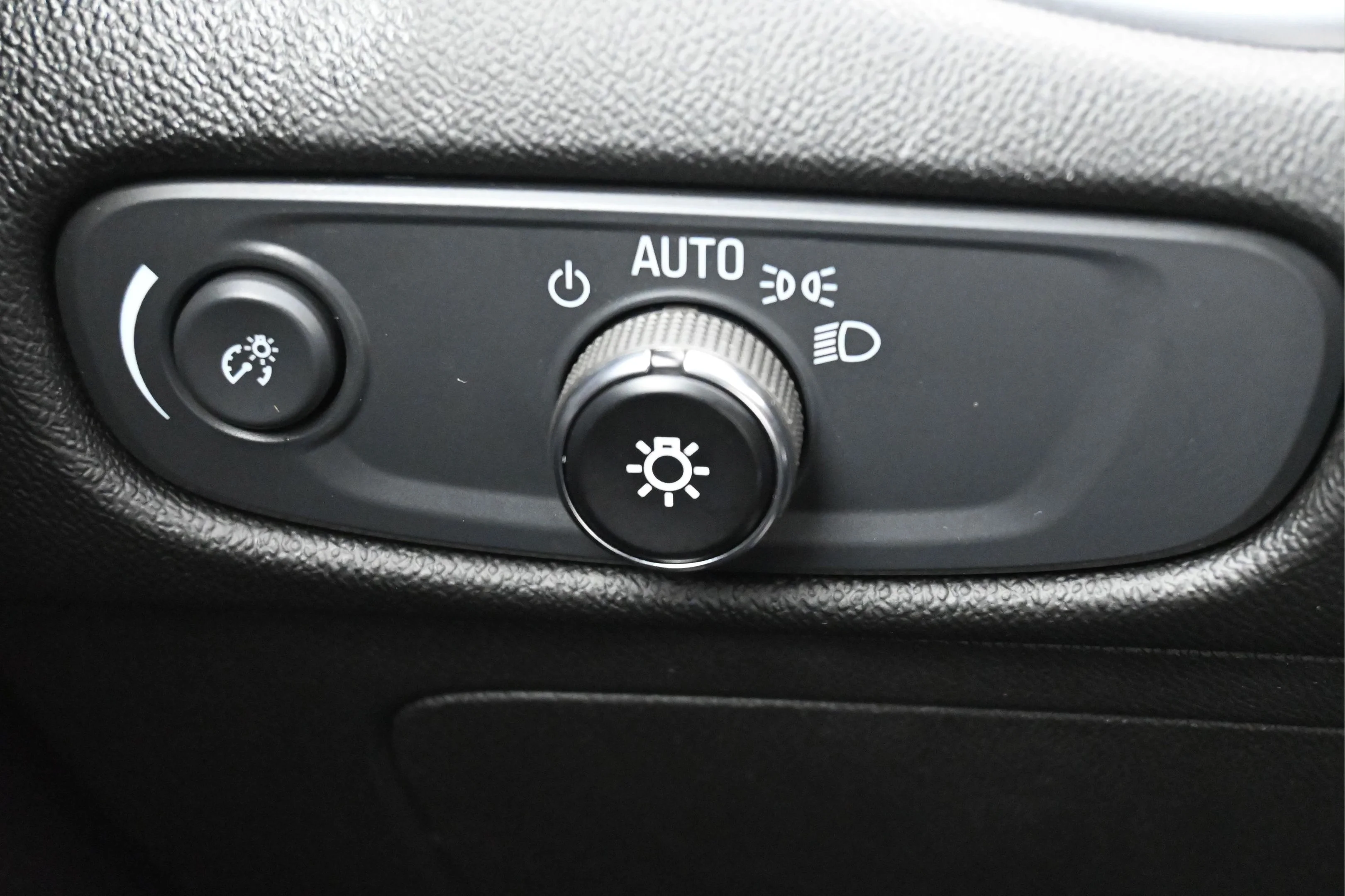 Used 2025 Sterling Gray Metallic Chevrolet LT image 16