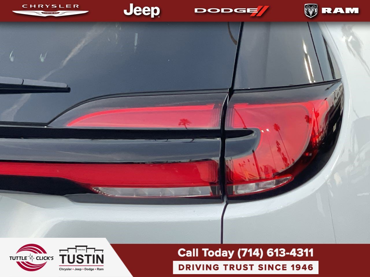 New 2026 Bright White Clear-Coat Exterior Paint Chrysler Select image 9