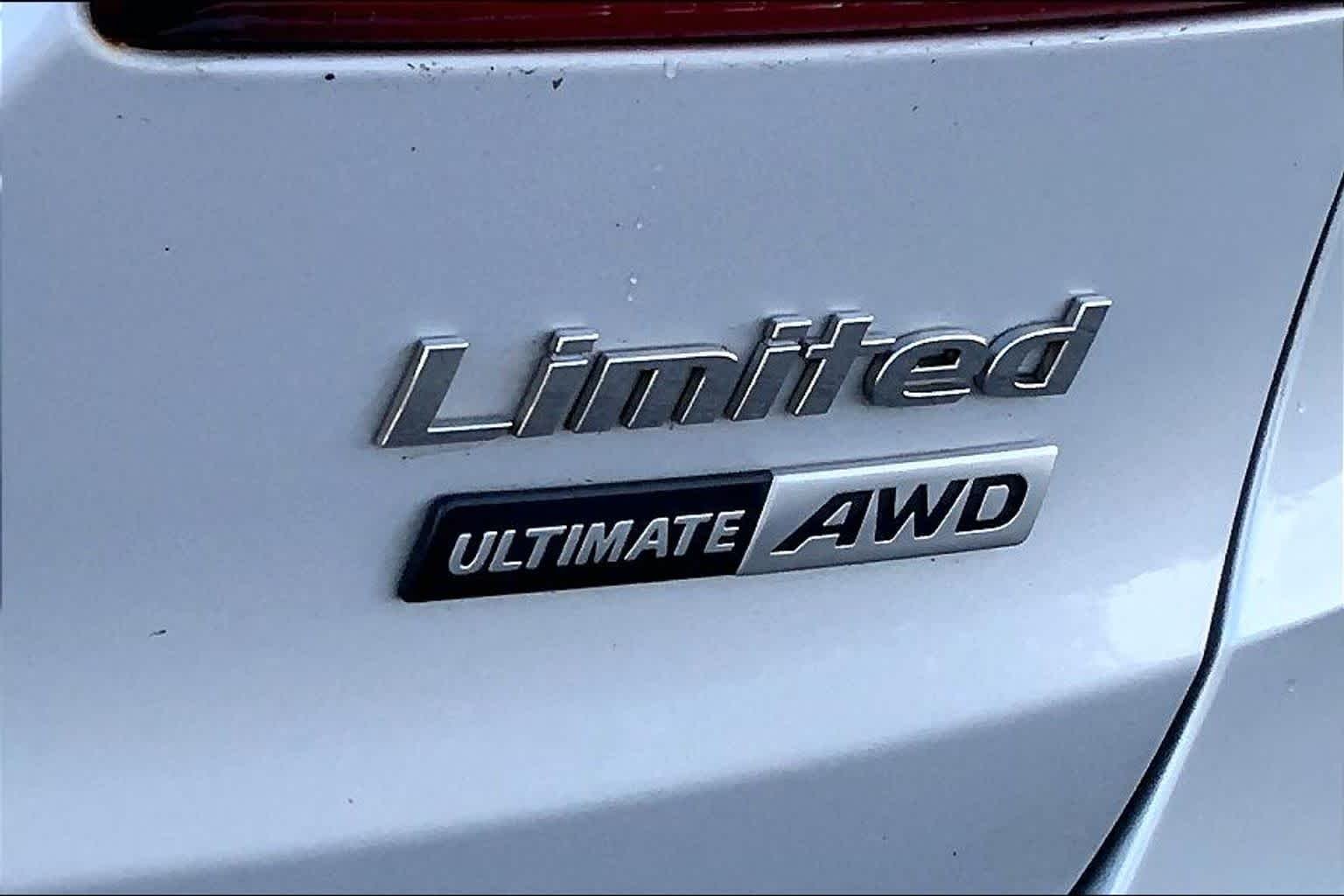 Used 2017 Circuit Silver Hyundai Limited Ultimate image 10
