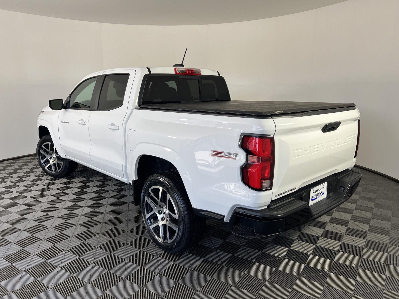 Used 2024 Summit White Chevrolet 4WD Z71 image 31
