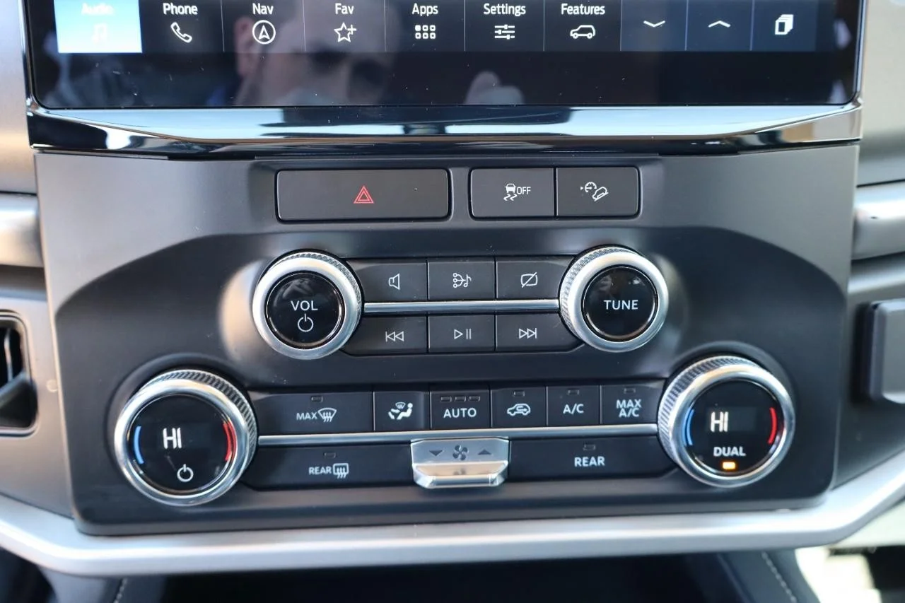Used 2022 Star White Metallic Tri-Coat Ford XLT image 16