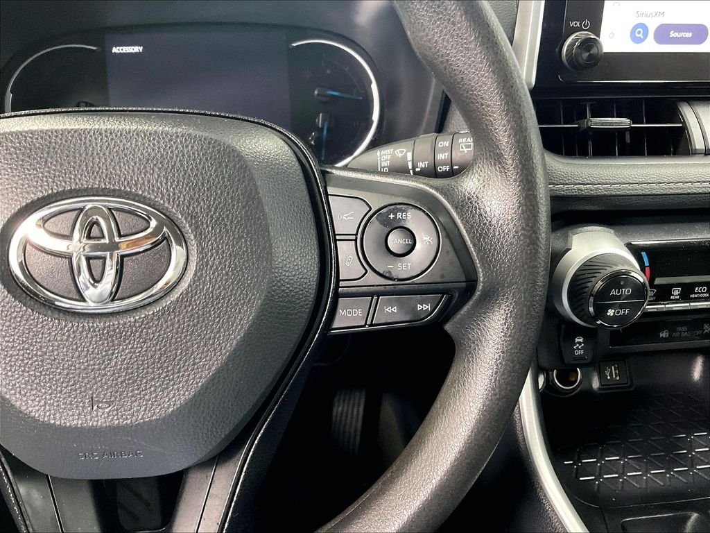 Used 2025 White Toyota XLE image 23