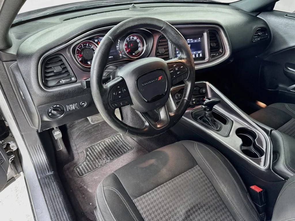 Used 2016 Billet Clearcoat Dodge SXT image 25