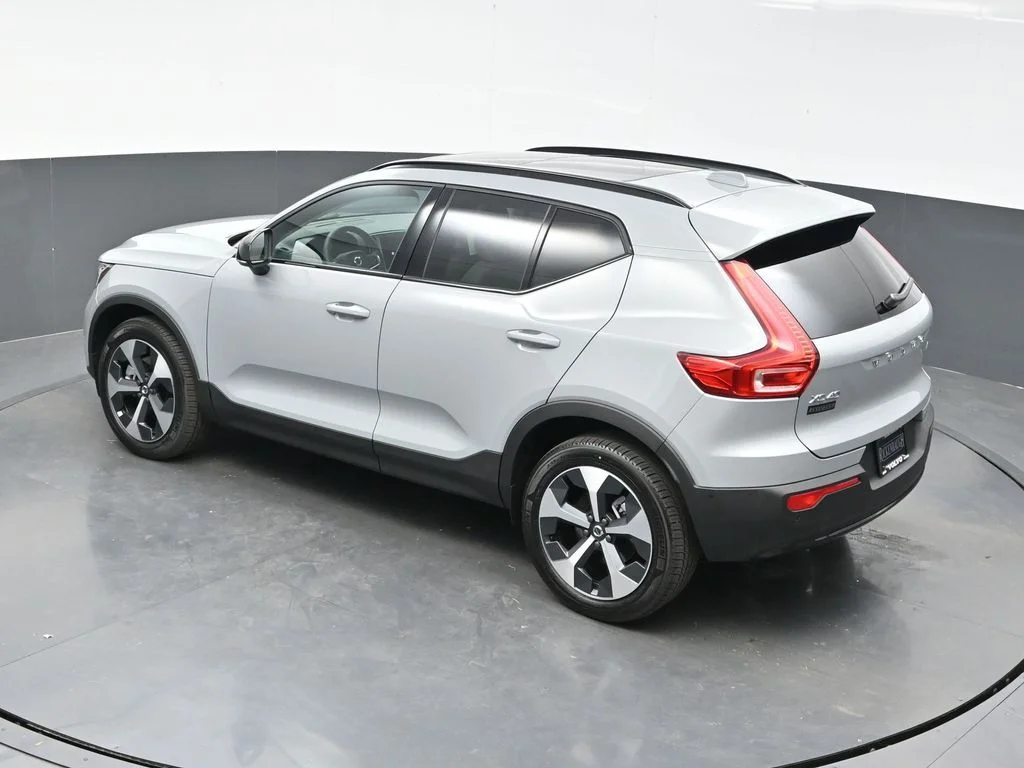 Used 2026 Vapour Grey Volvo Plus image 37