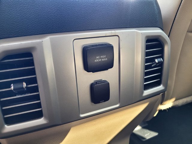 Used 2015  Ford Lariat image 12