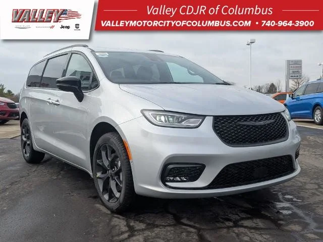 2026 Chrysler Pacifica Limited AWD's photo