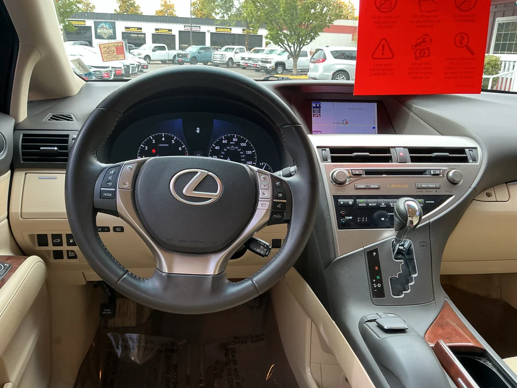 Used 2013 Claret Mica Lexus Base image 5