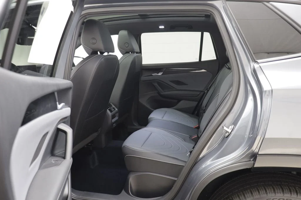 New 2026 Platinum Gray Volkswagen 2.0T SE R-Line Black image 14