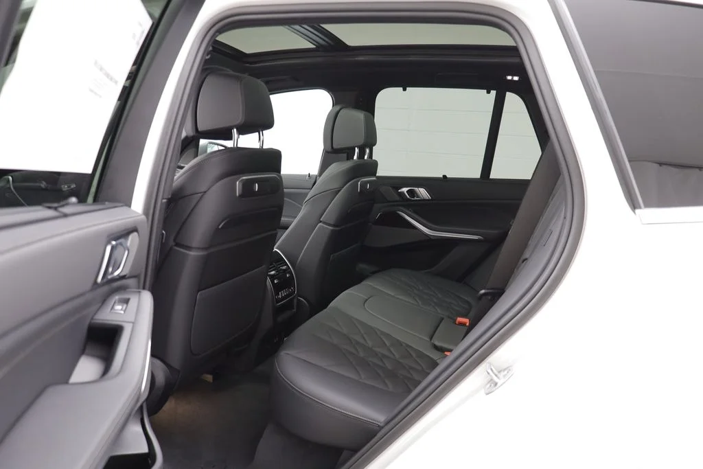 New 2026 White BMW xDrive40i image 15