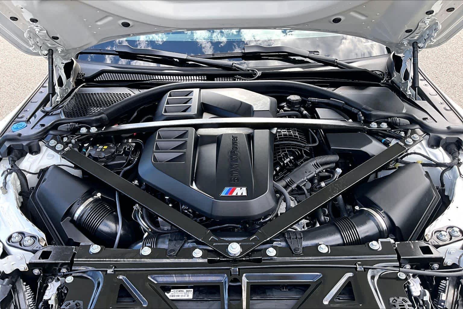 Used 2026 Alpine White BMW Competition xDrive image 29