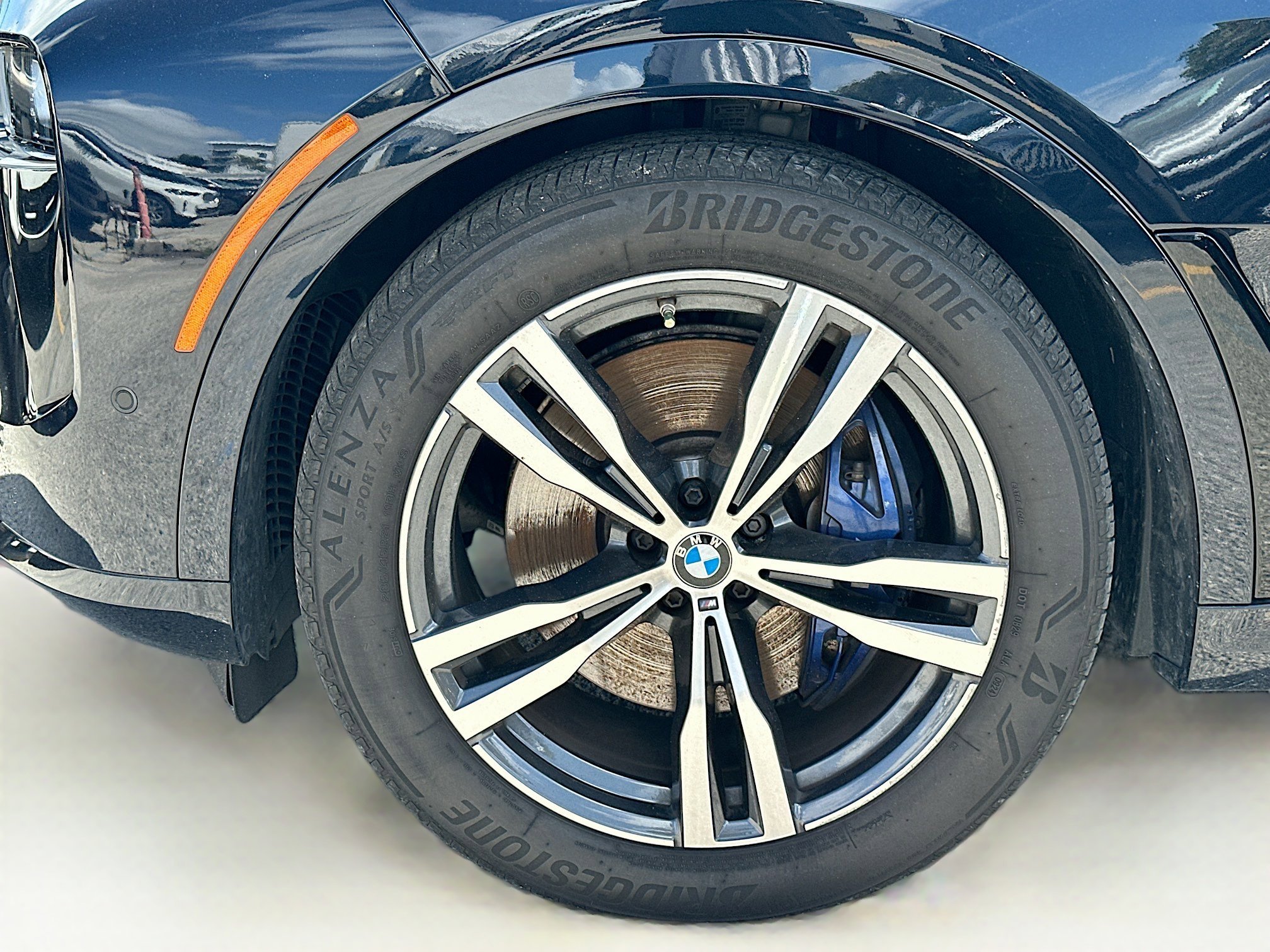 New 2025 Carbon Black Metallic BMW M60i image 27