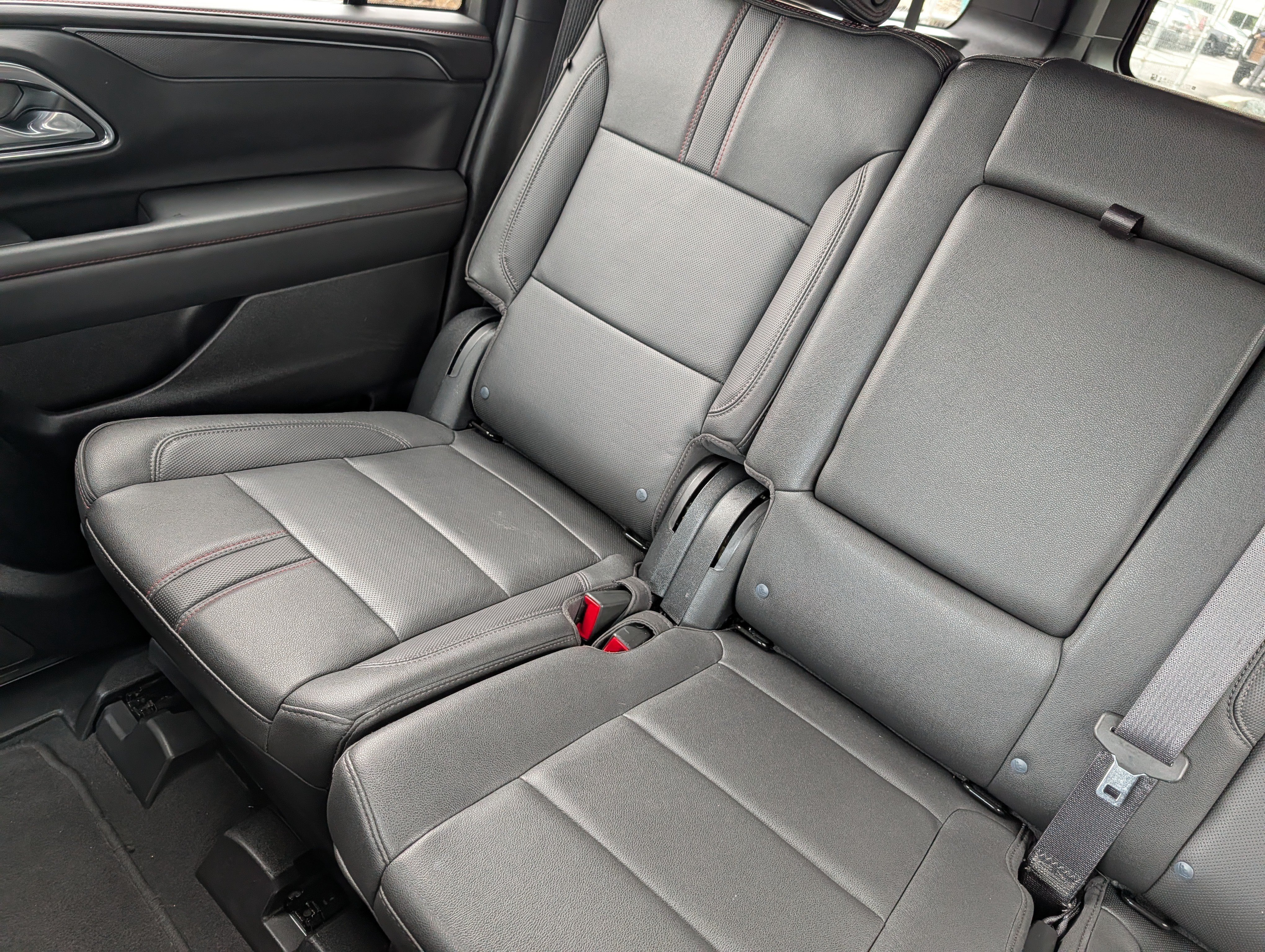 2023 Chevrolet Suburban RST - Photo 12