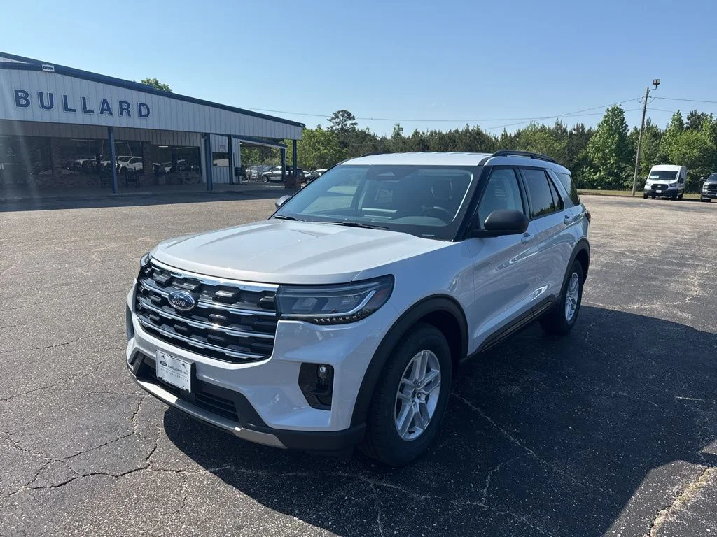 New 2026 Space White Metallic Ford Active image 3
