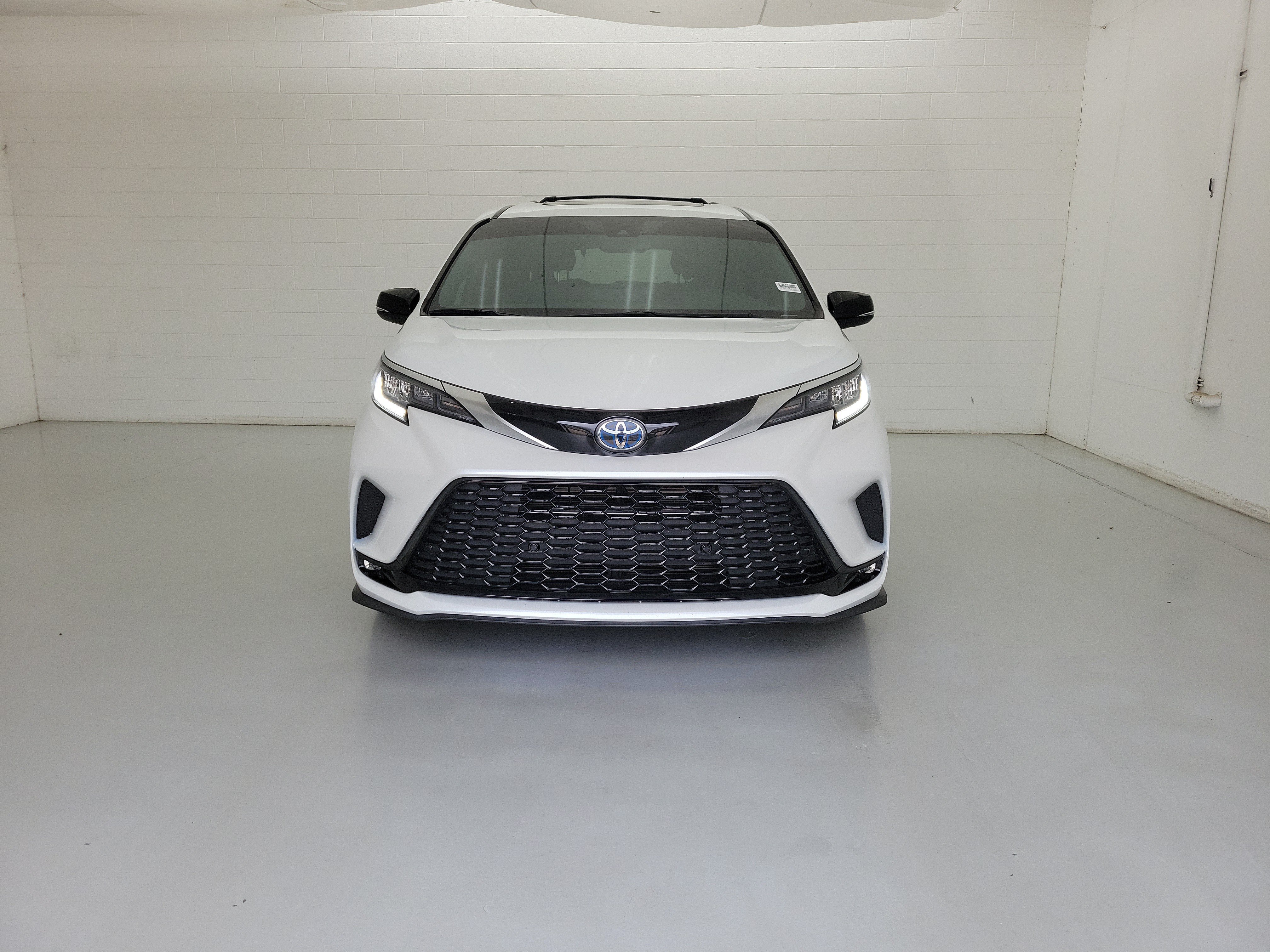 Used 2023 Wind Chill Pearl Toyota XSE image 3