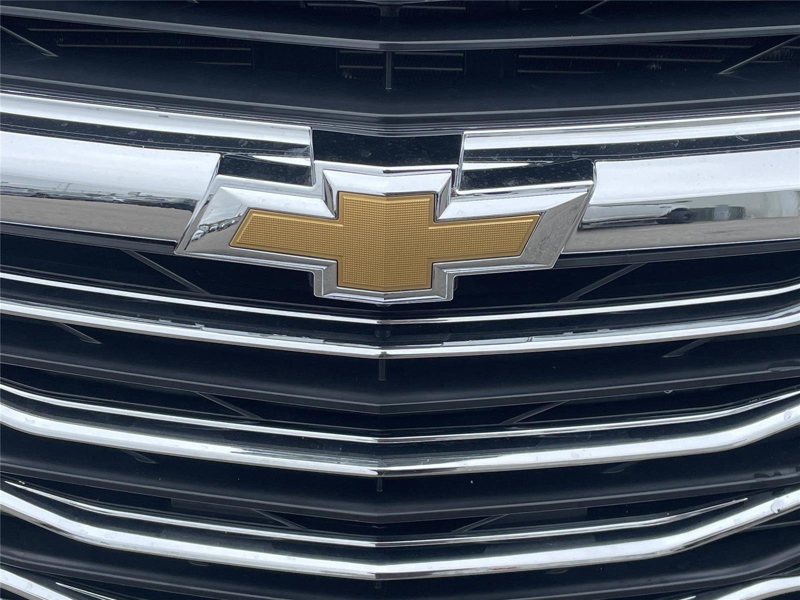 Used 2025 Mosaic Black Metallic Chevrolet LT image 2