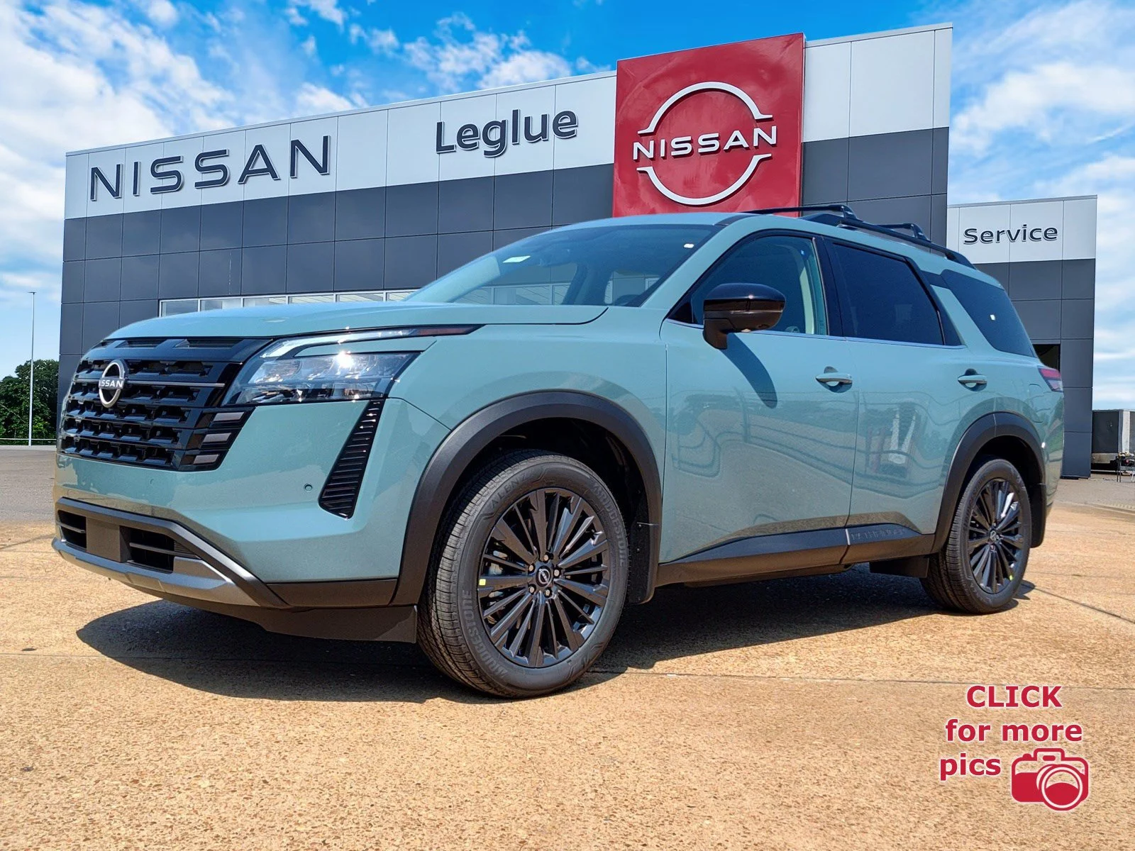2026 Nissan Pathfinder SL