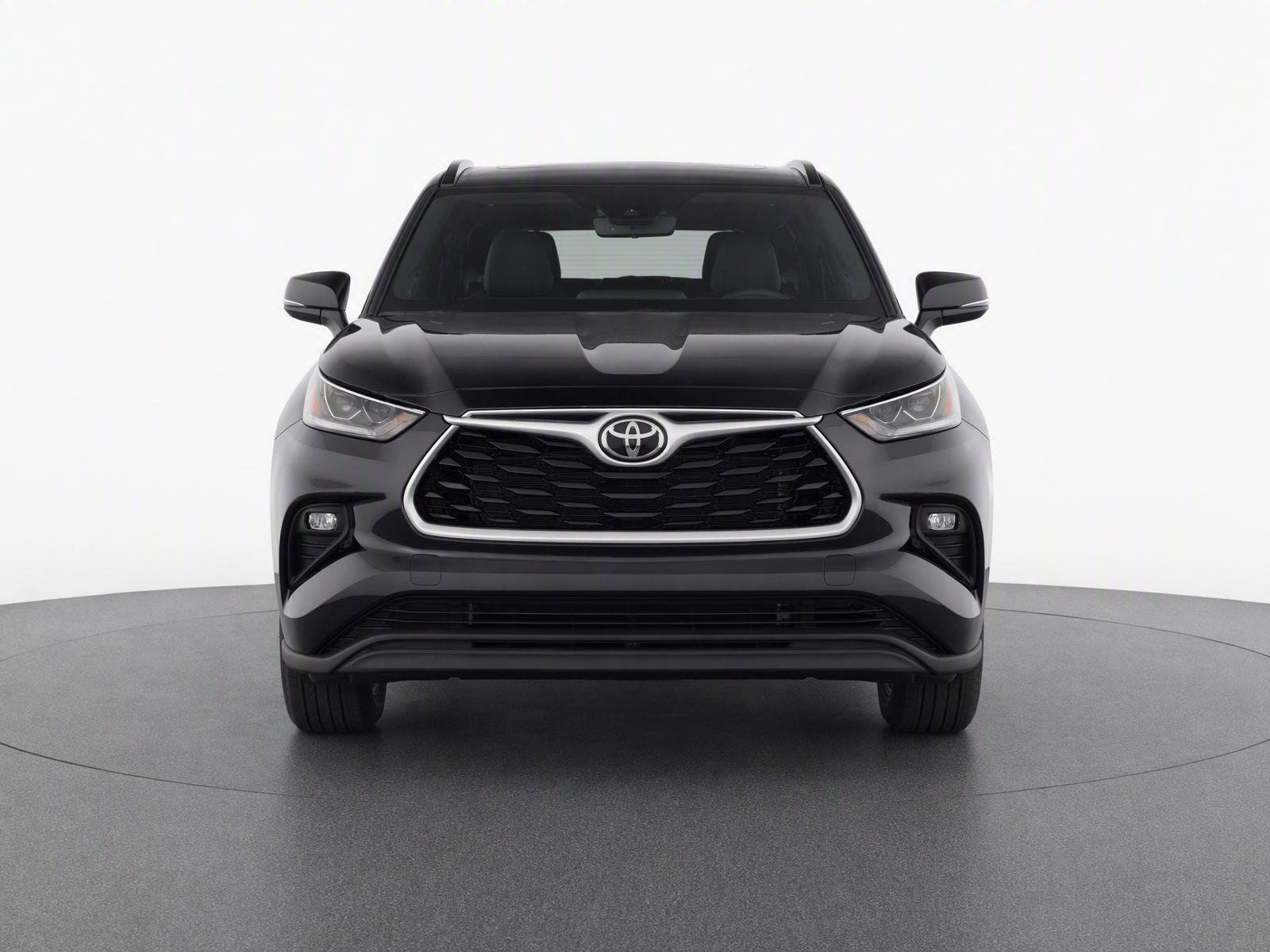 Used 2021 Midnight Black Metallic Toyota XLE image 3