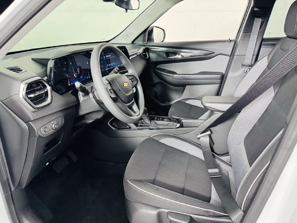 Used 2026 Summit White Chevrolet LS image 6