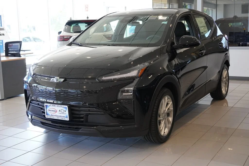 New 2027 Mosaic Black Metallic Chevrolet LT image 3