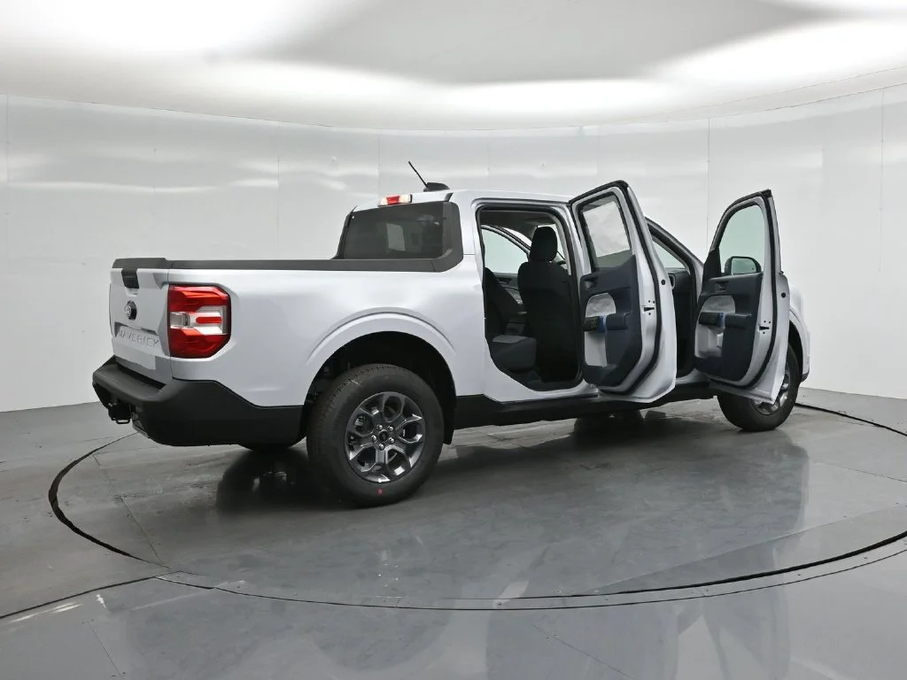 New 2026 Space White Metallic Ford XLT image 5