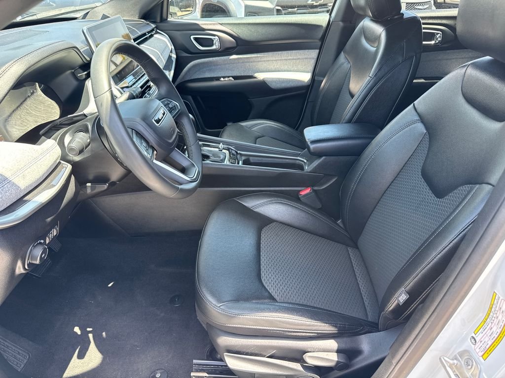 Certified Used 2024 White Jeep Latitude image 25