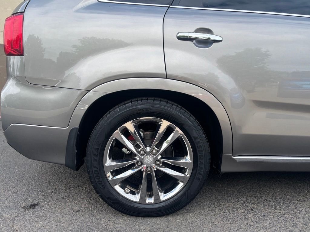 Used 2014 Titanium Silver Kia Limited V6 image 3