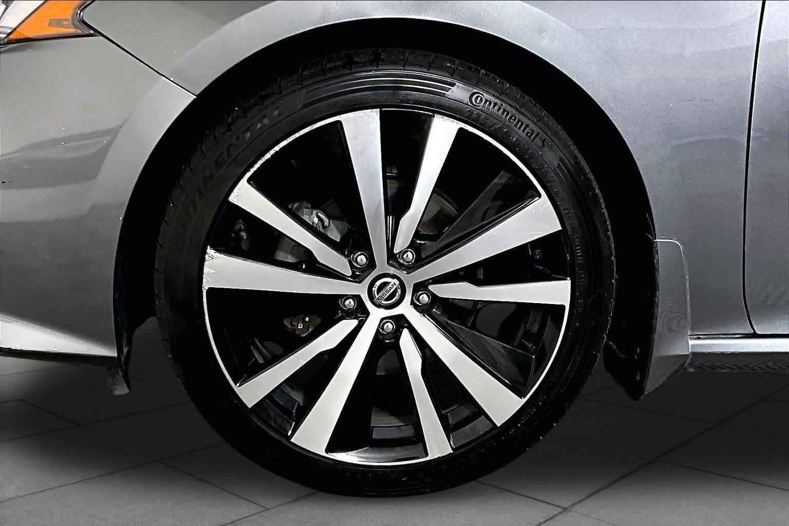 Used 2020 Gun Metallic Nissan 2.5 SR image 11