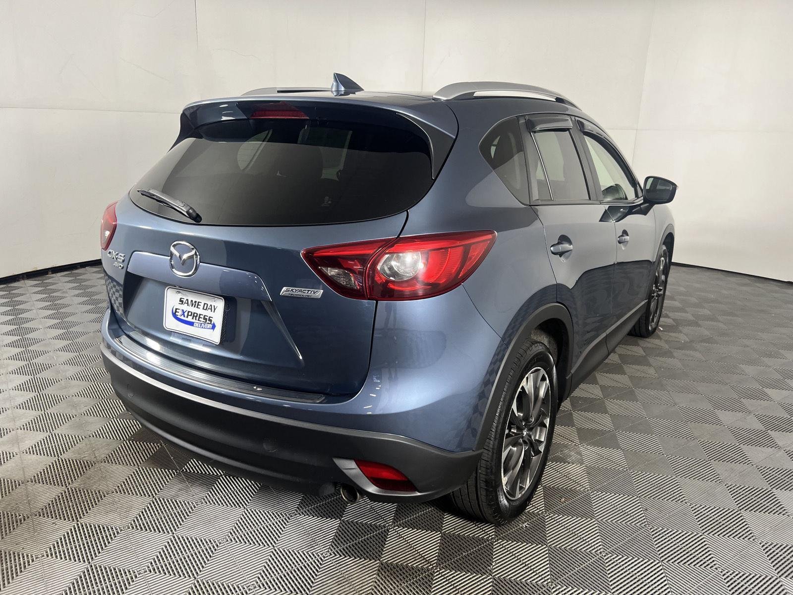 Used 2016 Blue Reflex Mica Mazda Grand Touring image 19