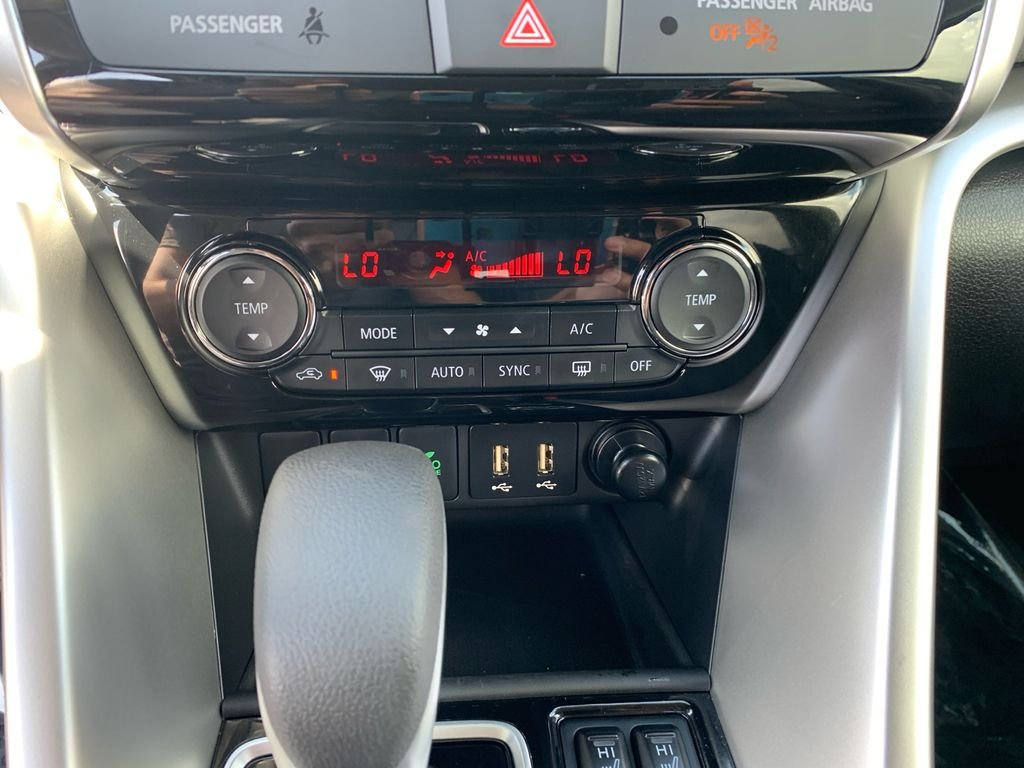 Used 2026 Black Mitsubishi SE image 19