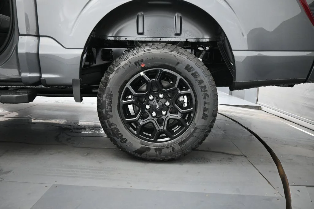 New 2026 Carbonized Gray Metallic Ford XLT image 21