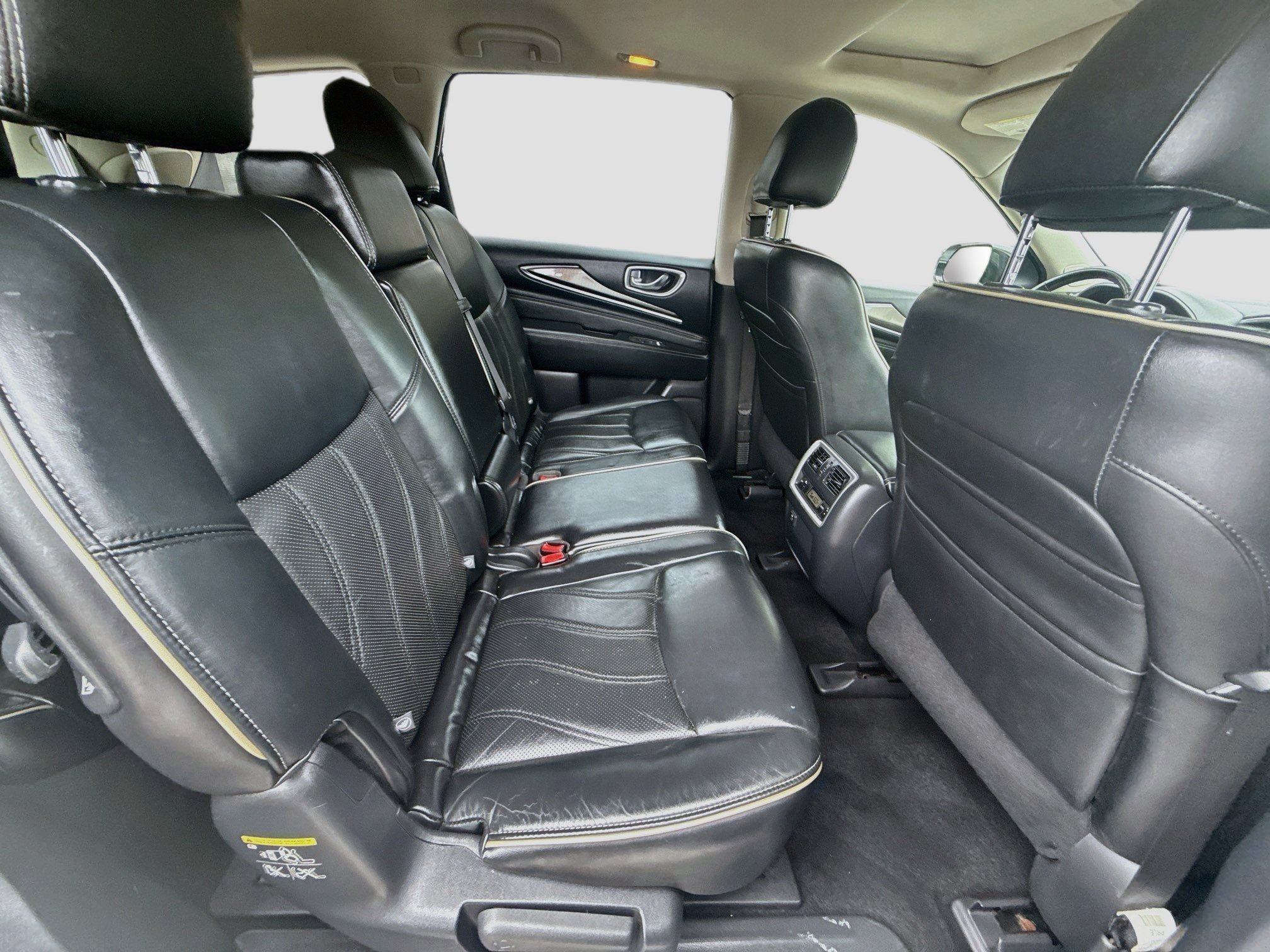 Used 2017 Liquid Platinum INFINITI Base image 26
