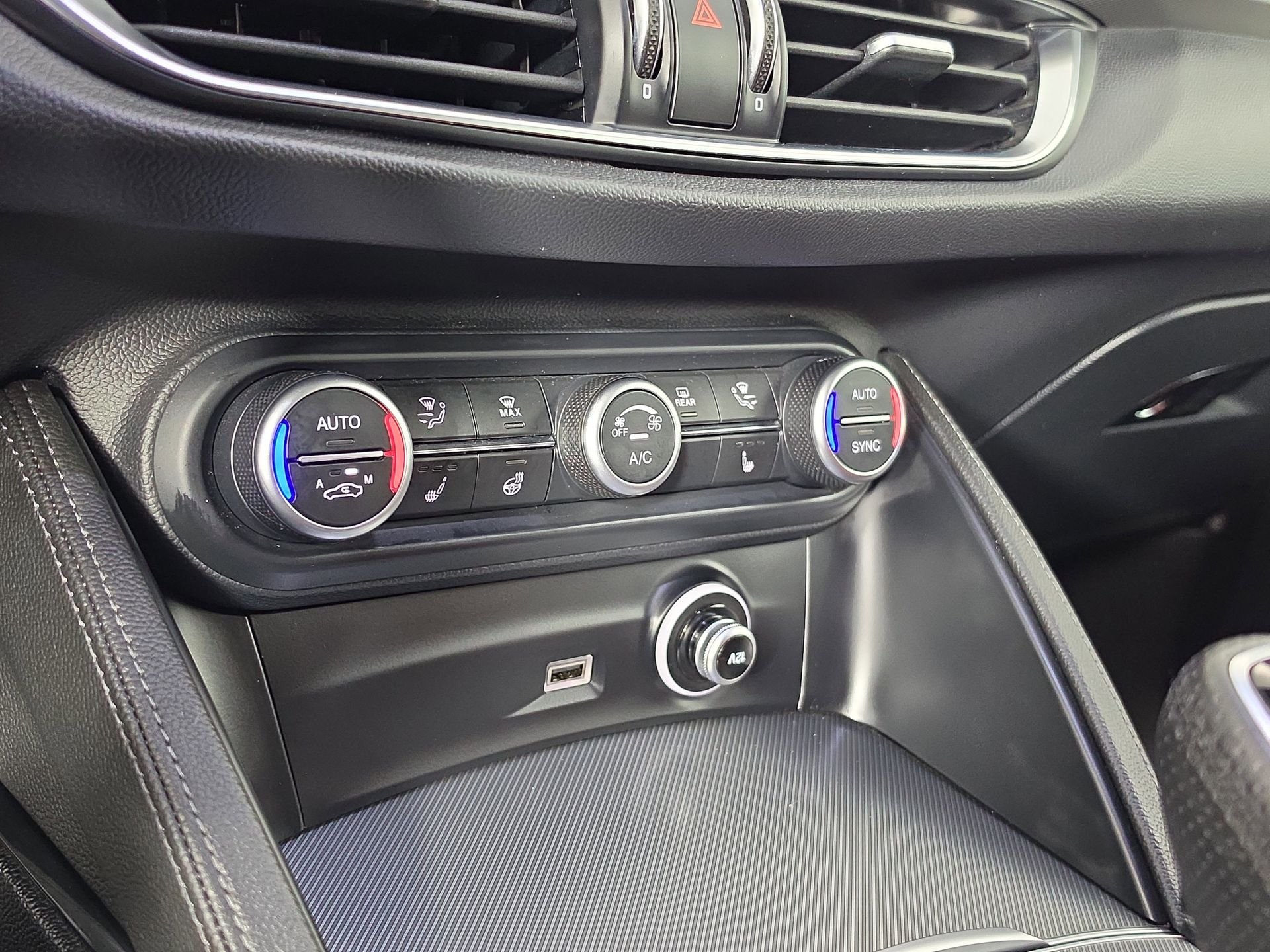 Used 2024 White Alfa Romeo Veloce image 27