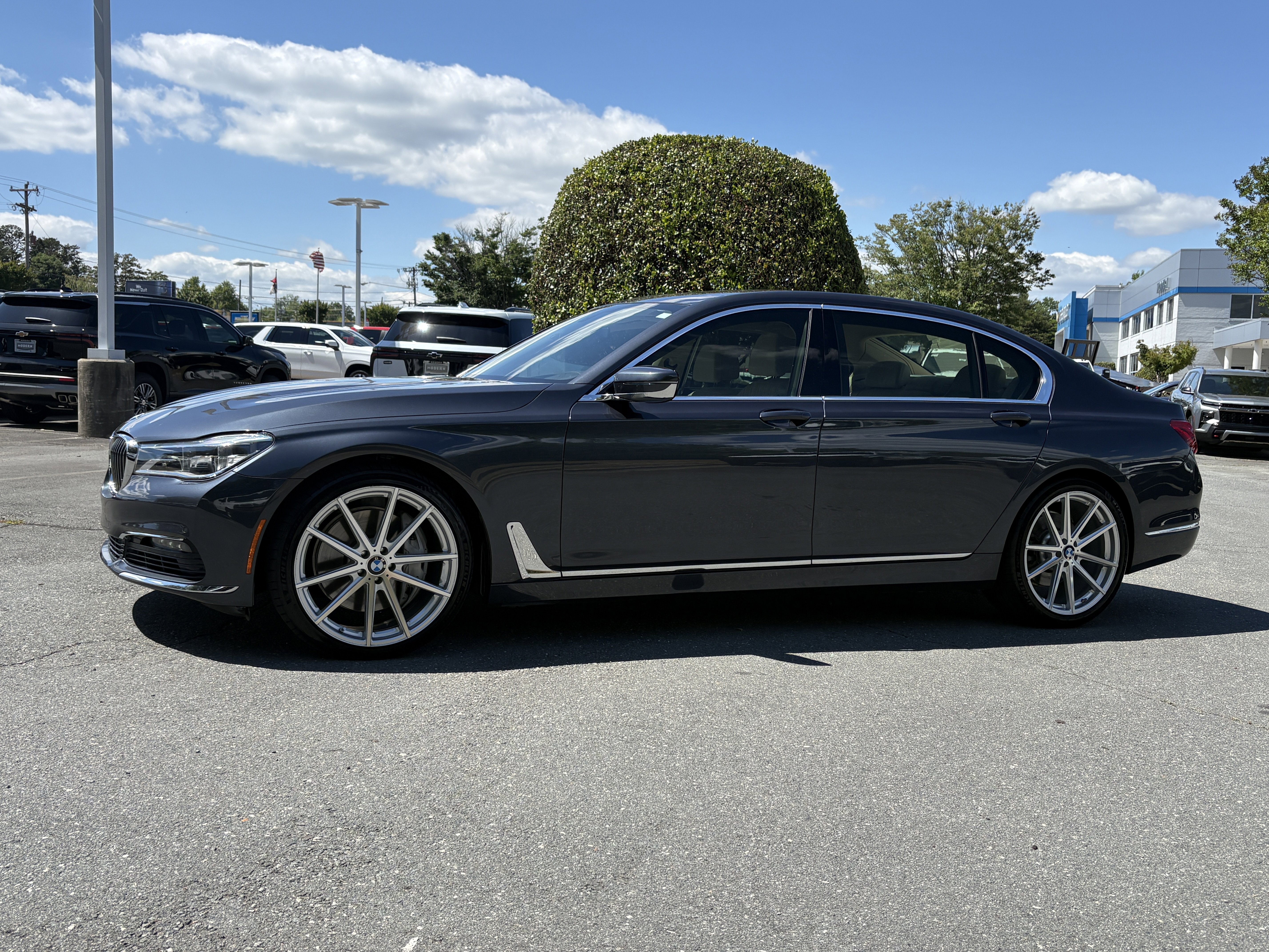 2016 BMW 7 Series 750i xDrive's photo