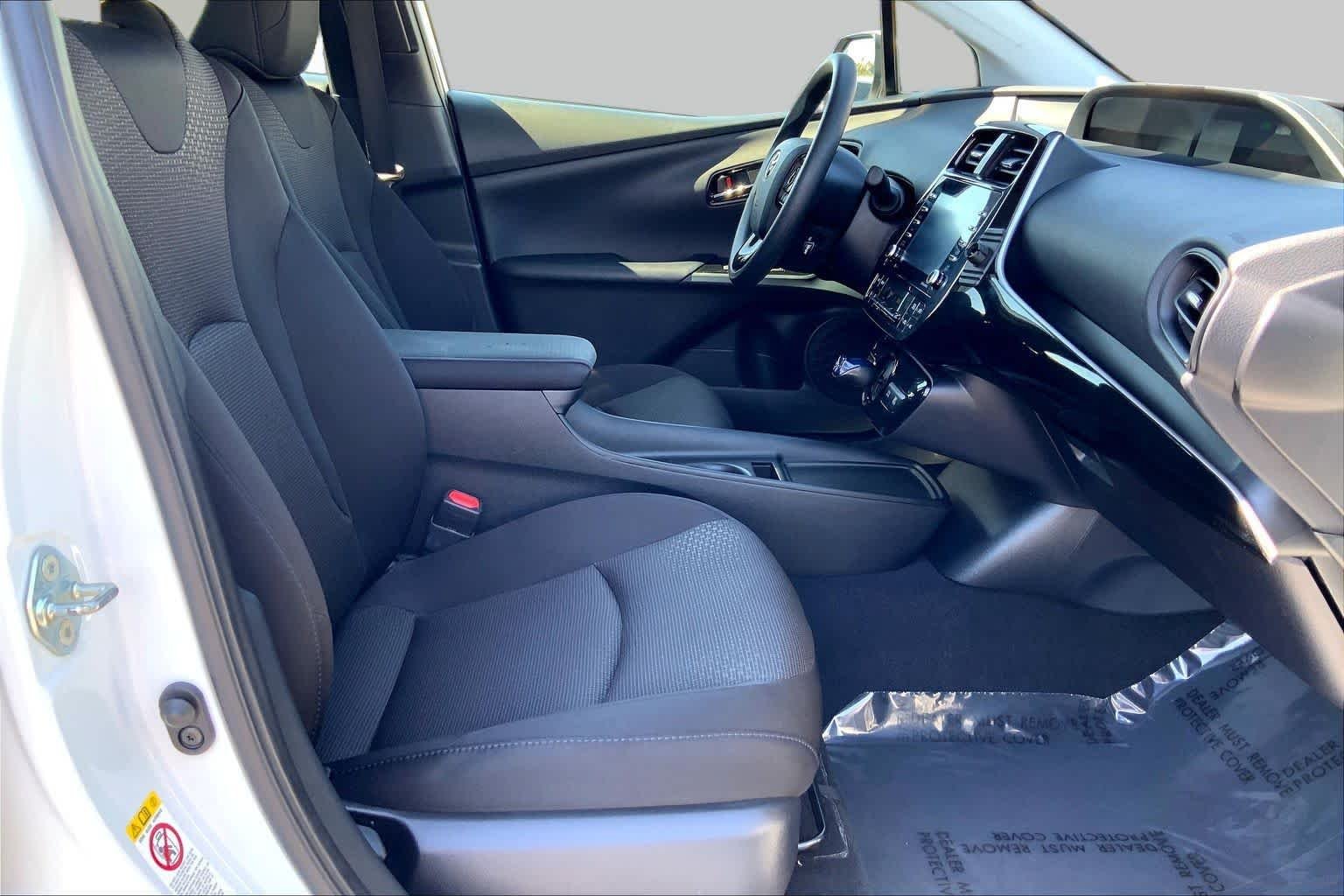 Used 2022 White Toyota LE image 8