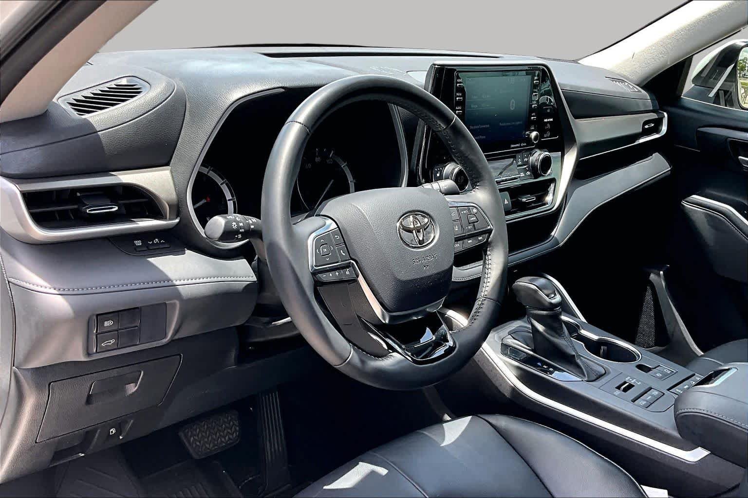 Used 2021 Blizzard Pearl Toyota XLE image 18