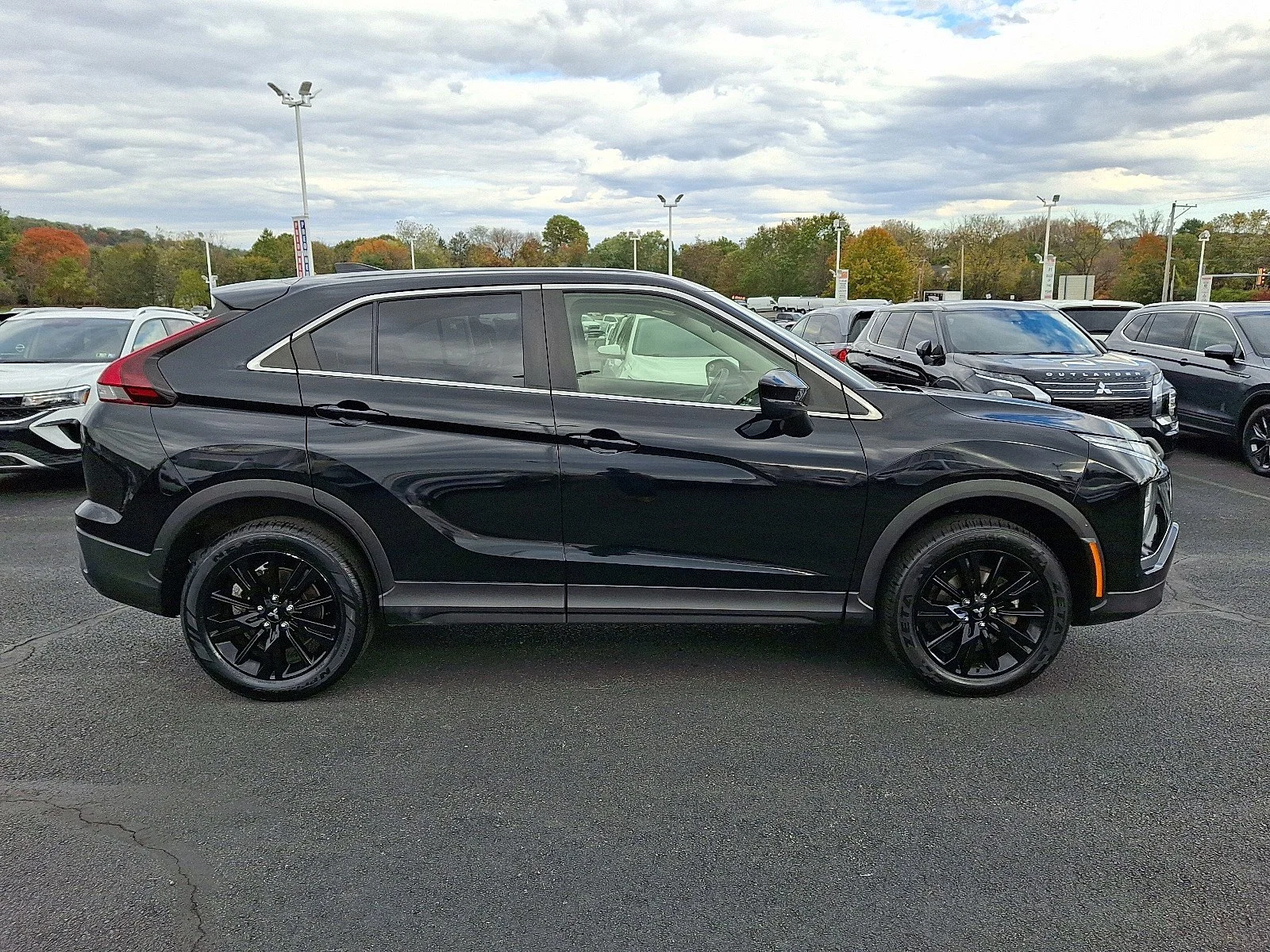 Used 2024 Labrador Black Pearl Mitsubishi LE image 8