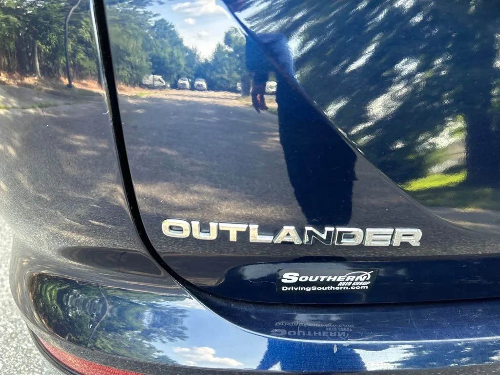 Used 2024 Black Mitsubishi SE image 10