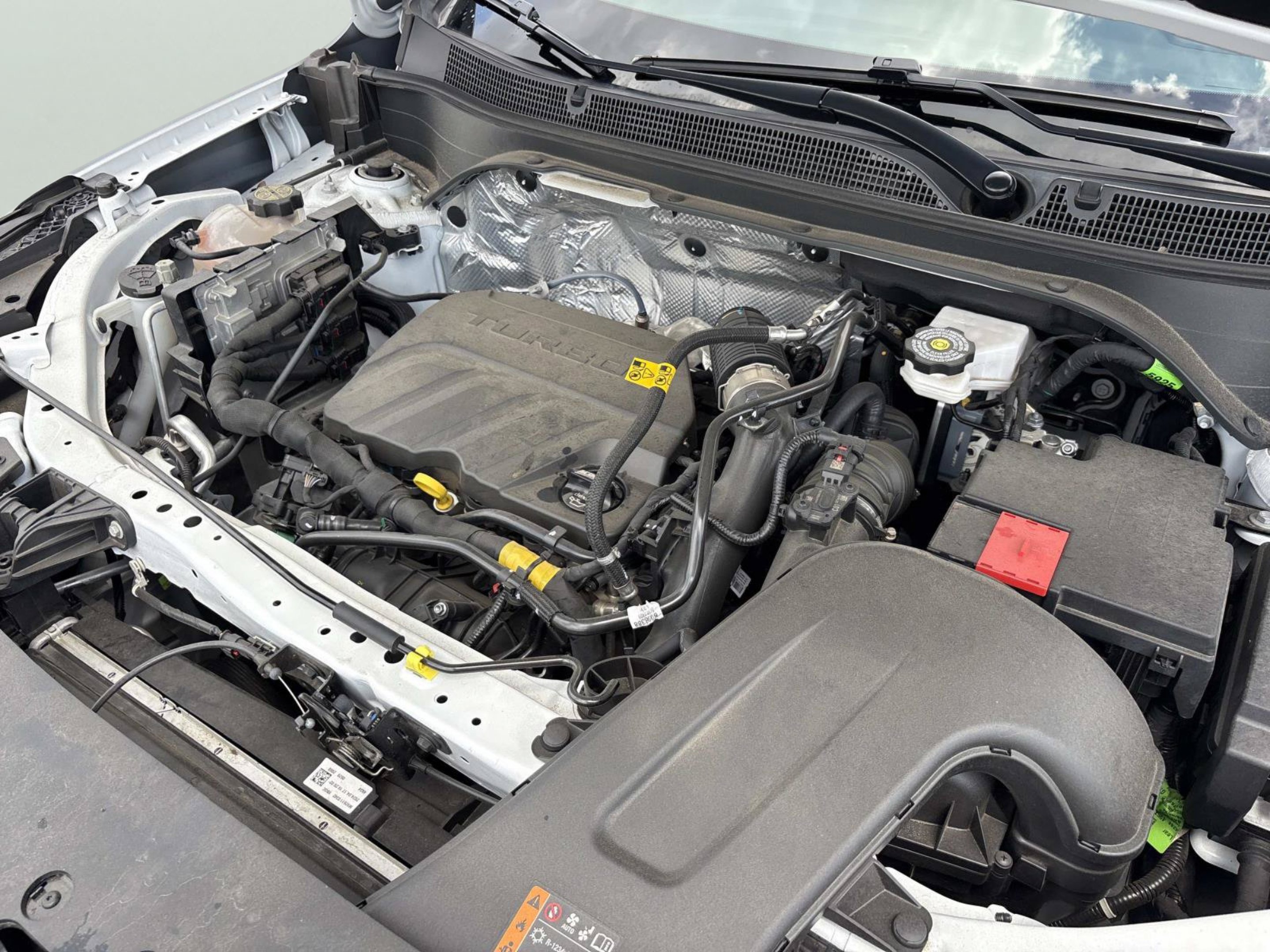 Used 2025 Summit White Chevrolet 1RS image 26