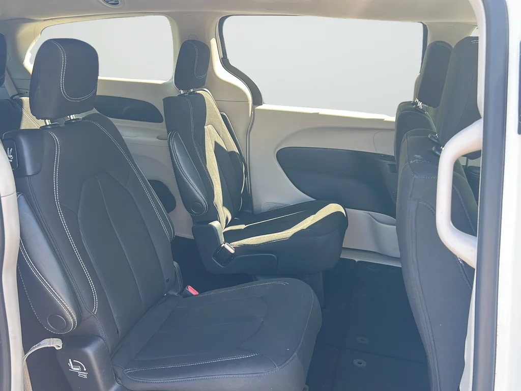Used 2023 White Chrysler LX image 13