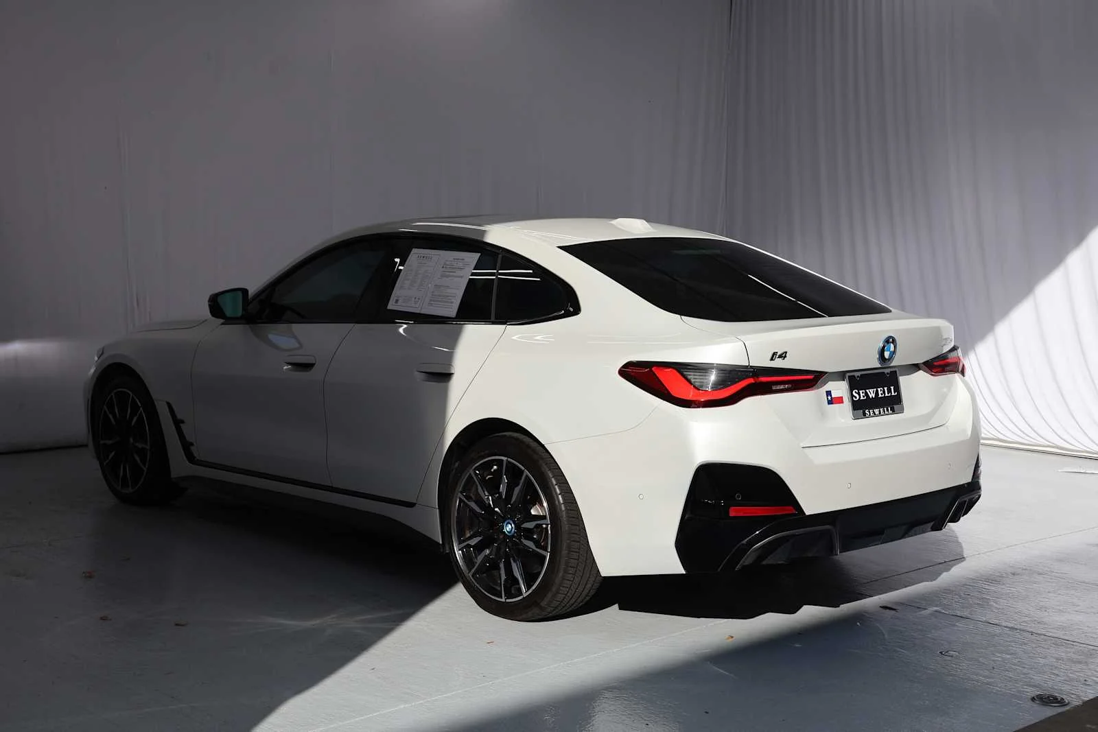 Certified Used 2024 Mineral White Metallic BMW M50 image 5