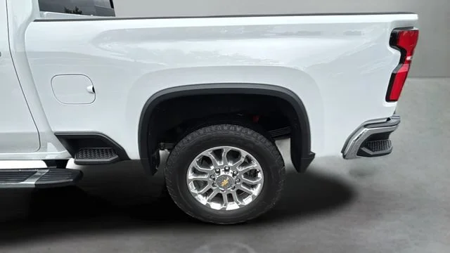 Used 2025 Summit White Chevrolet LTZ image 35
